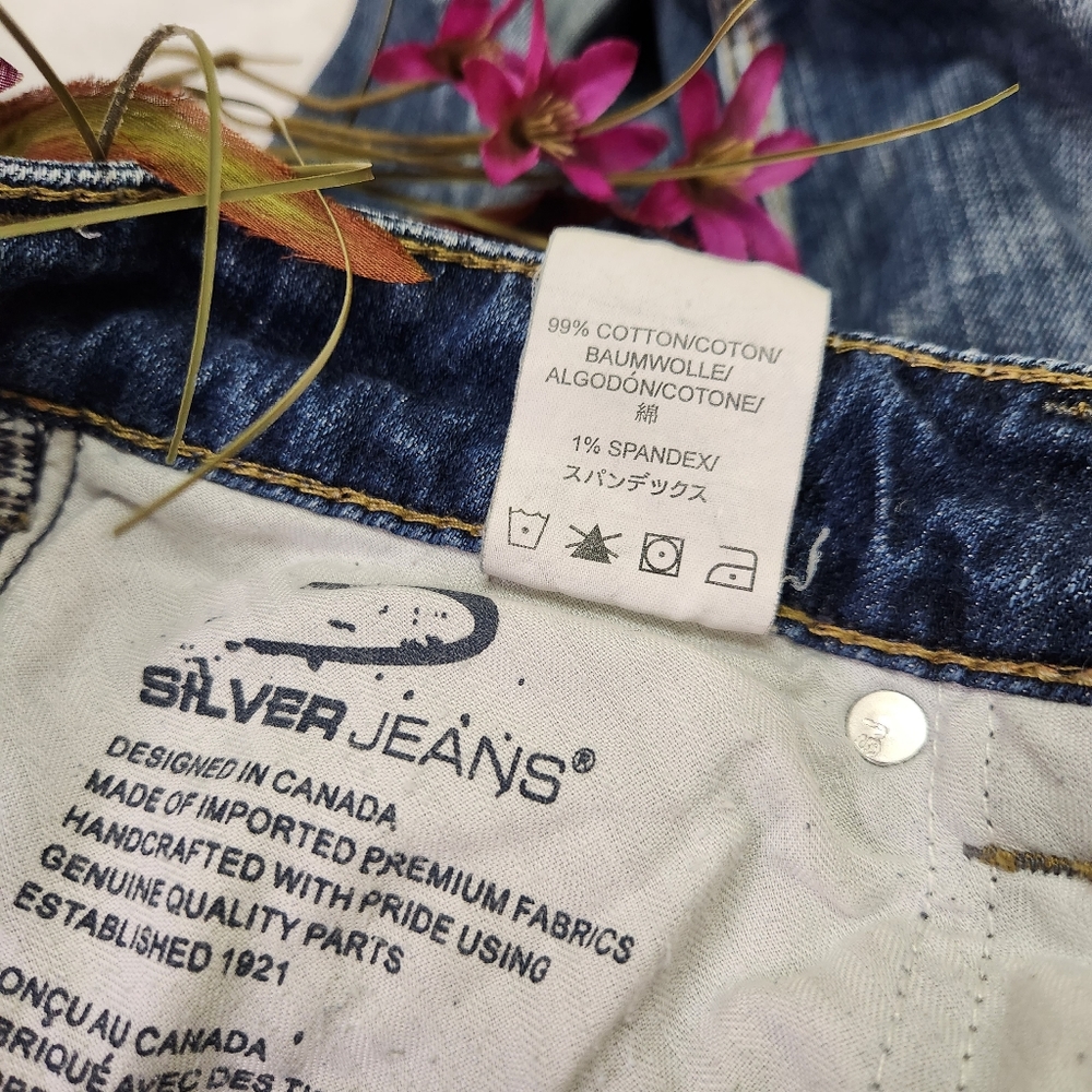Silver Sam Distressed Jeans - Picture 2 of 6